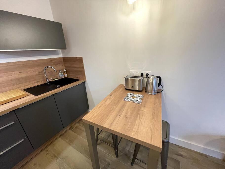 Alp Chartres - Cosy Studio Au Coeur De Chartres Avec Parking المظهر الخارجي الصورة