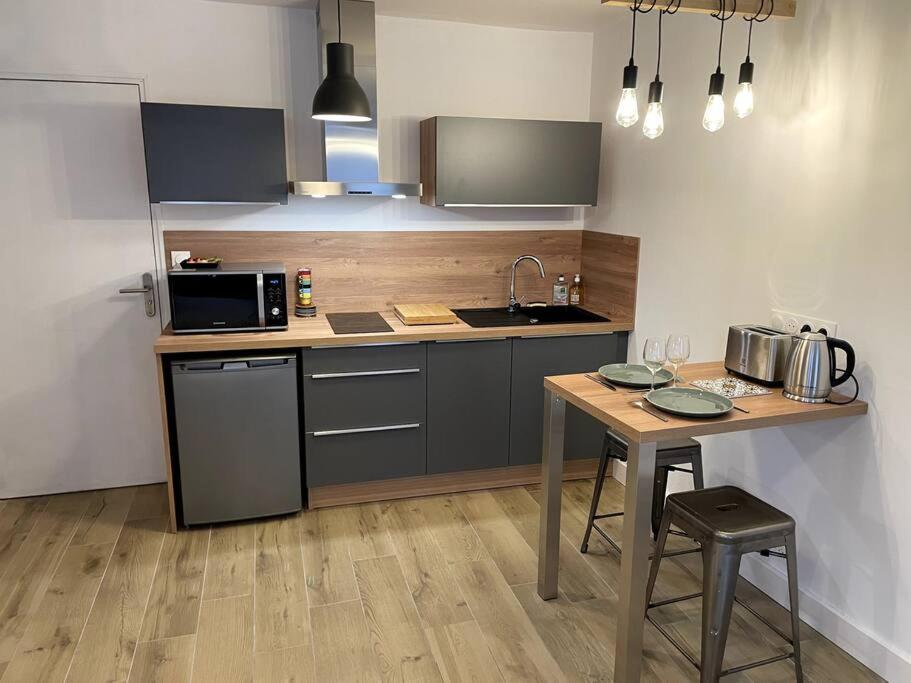 Alp Chartres - Cosy Studio Au Coeur De Chartres Avec Parking المظهر الخارجي الصورة