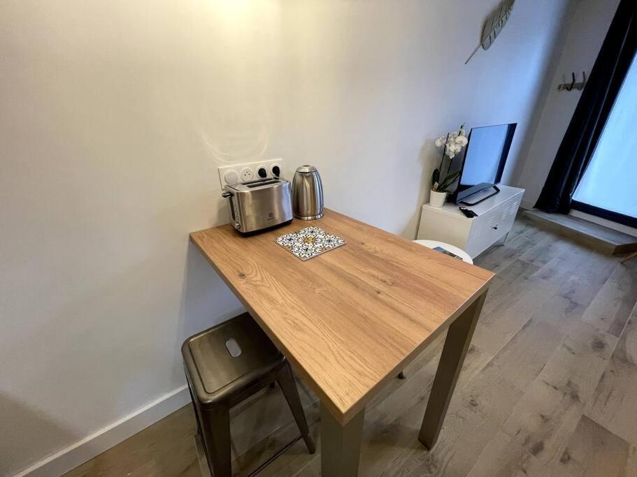 Alp Chartres - Cosy Studio Au Coeur De Chartres Avec Parking المظهر الخارجي الصورة